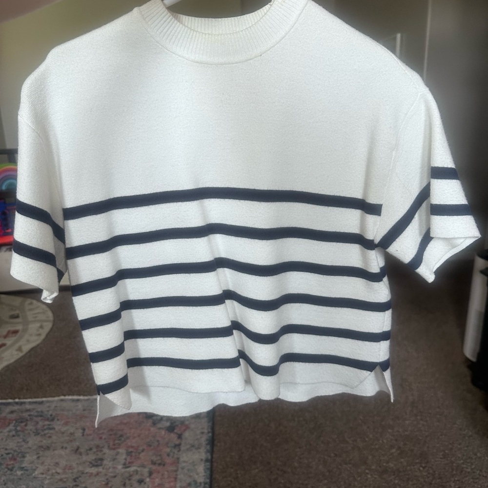 Abercrombie & Fitch White Short-Sleeve Knit Top with Navy Stripes - Picture 2 of 3